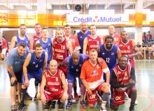 <a href="/actualites/basket-ball-lequipe-saint-bruno-de-bordeaux-triomphe-chez-les-veterans" class="active">Basket-Ball : L&#039;équipe Saint-Bruno de Bordeaux triomphe chez les vétérans</a><div class="smartphoto_back_link"><a href="/multimedia">Retour aux albums</a></div><div class="smartphoto_date_album">Album publié le 20/06/2019</div>