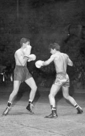 Miche Houdeau et Jean Sandroni au Palais des Sports en février 1962 lors d'une matinée sportive et récréative Miche Houdeau et Jean Sandroni au Palais des Sports en février 1962 lors d'une matinée sportive et récréative