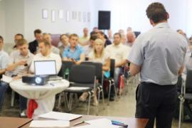 Séminaire d'accompagnement à la prise de responsabilités fédérales groupe dans salle de classe
