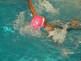 Découverte de la natation en Val de Marne pour les 6 - 9 ans enfant nage