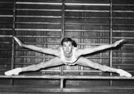 François Lepetit exécutant la planche faciale François Lepetit exécutant la planche faciale